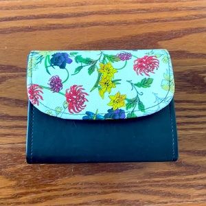 Floral purse for a night out 💃🏼